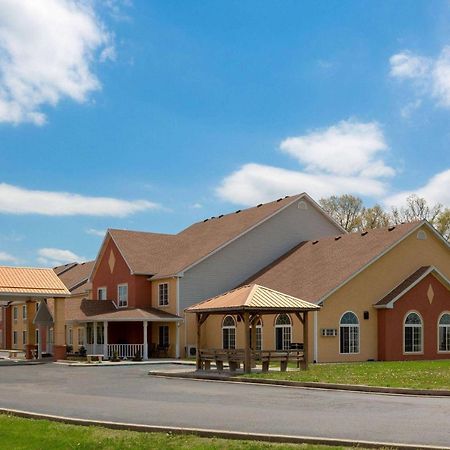 Eldon Super 8 By Wyndham Lake Of The Ozarks מראה חיצוני תמונה