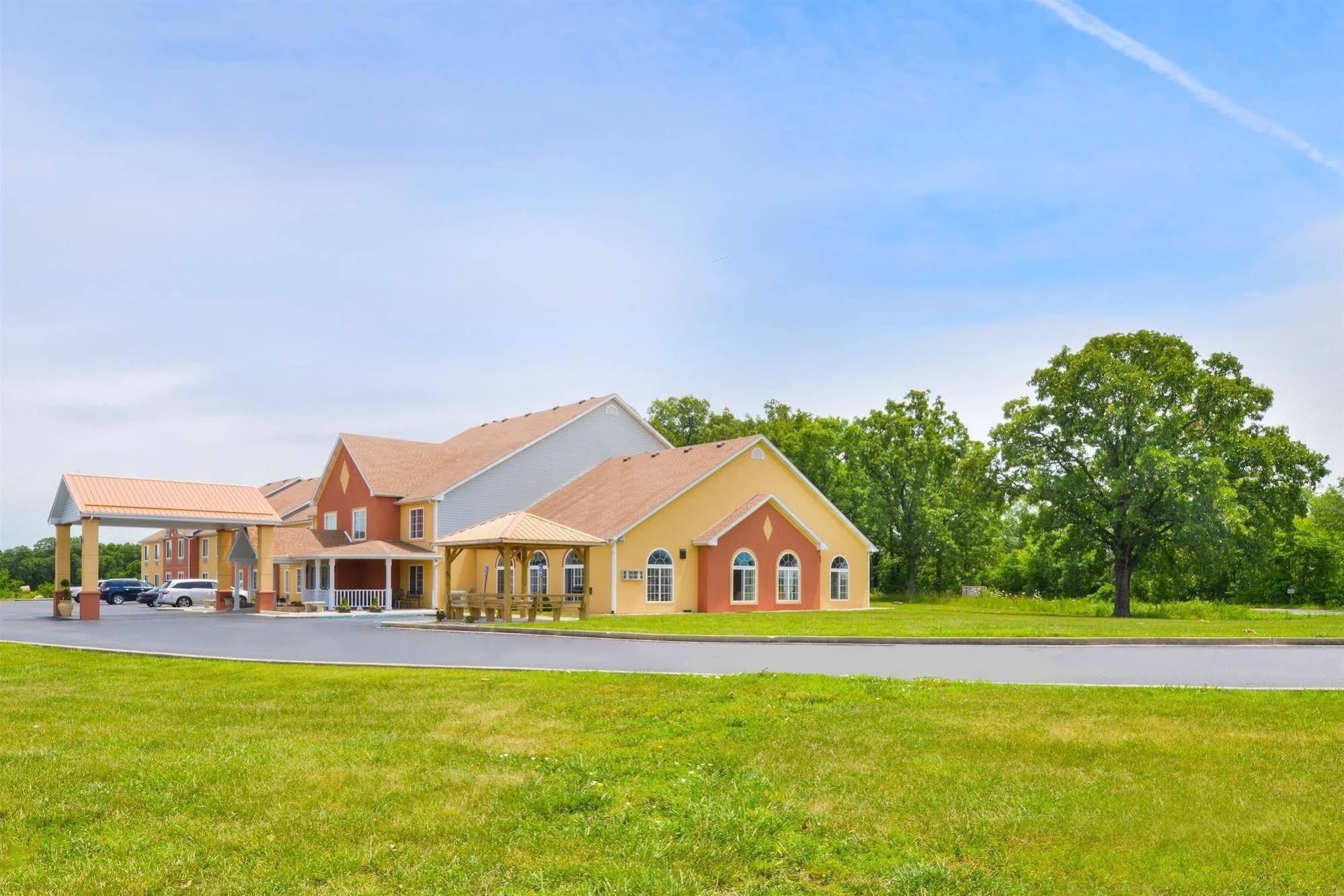 Eldon Super 8 By Wyndham Lake Of The Ozarks מראה חיצוני תמונה