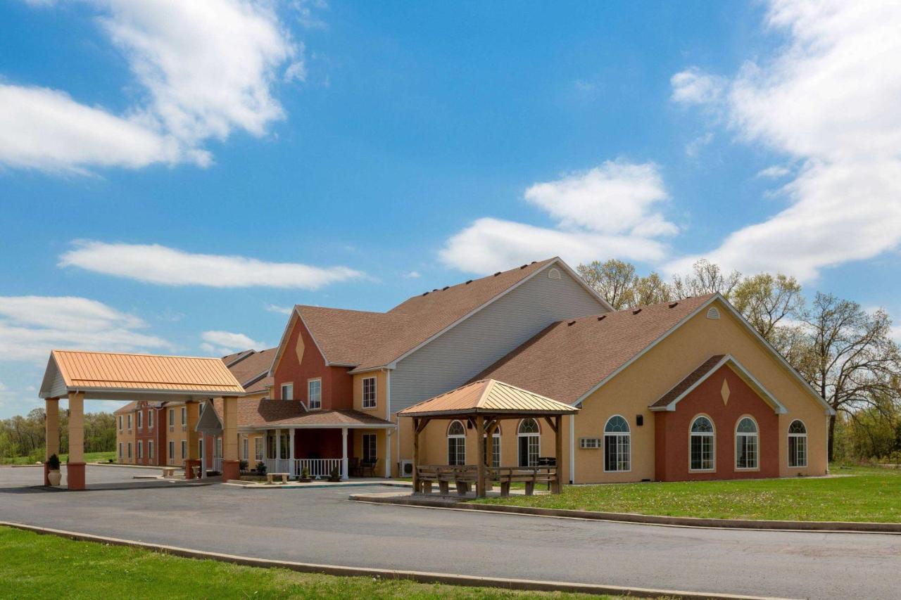 Eldon Super 8 By Wyndham Lake Of The Ozarks מראה חיצוני תמונה