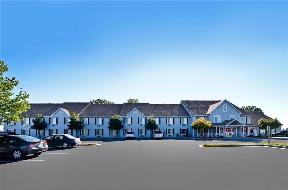 Eldon Super 8 By Wyndham Lake Of The Ozarks מראה חיצוני תמונה