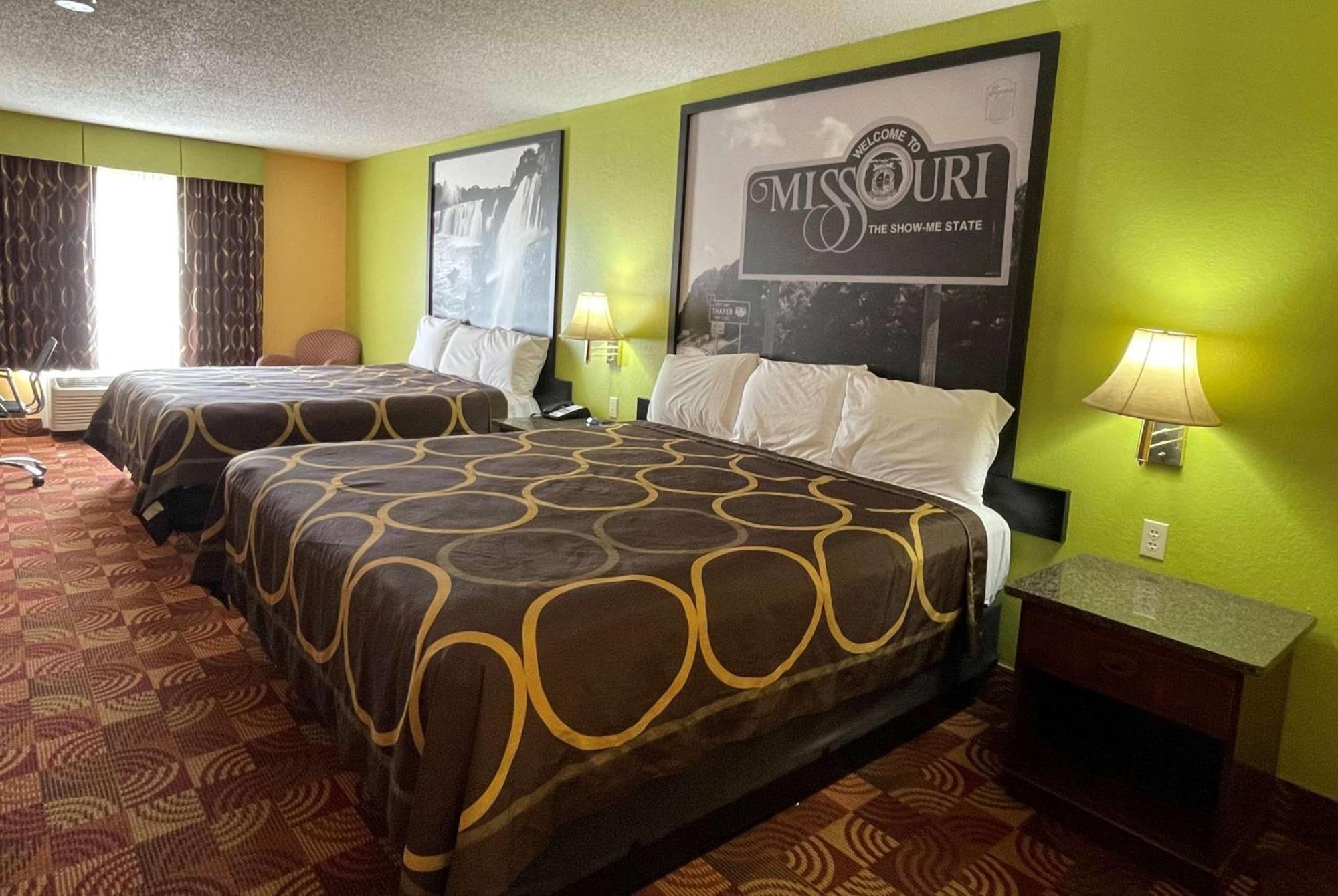 Eldon Super 8 By Wyndham Lake Of The Ozarks מראה חיצוני תמונה