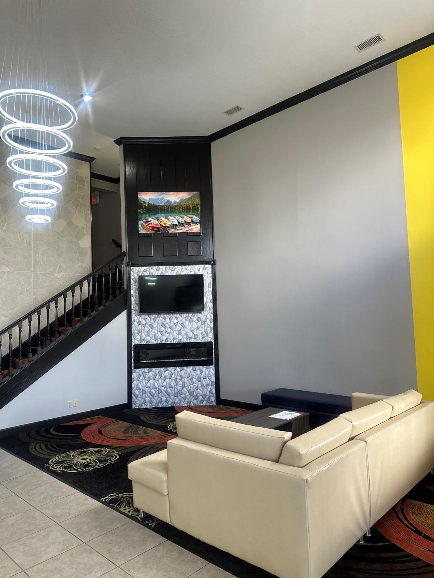 Eldon Super 8 By Wyndham Lake Of The Ozarks מראה חיצוני תמונה