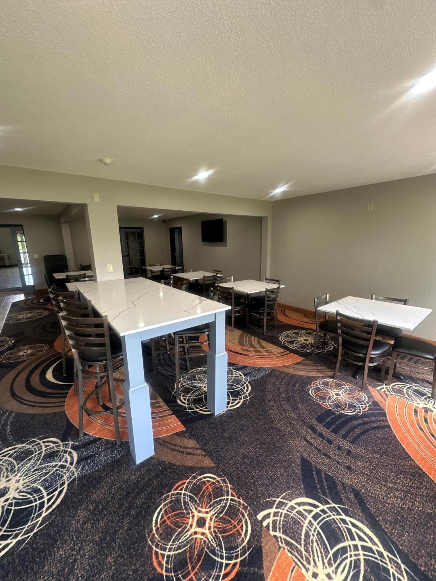 Eldon Super 8 By Wyndham Lake Of The Ozarks מראה חיצוני תמונה