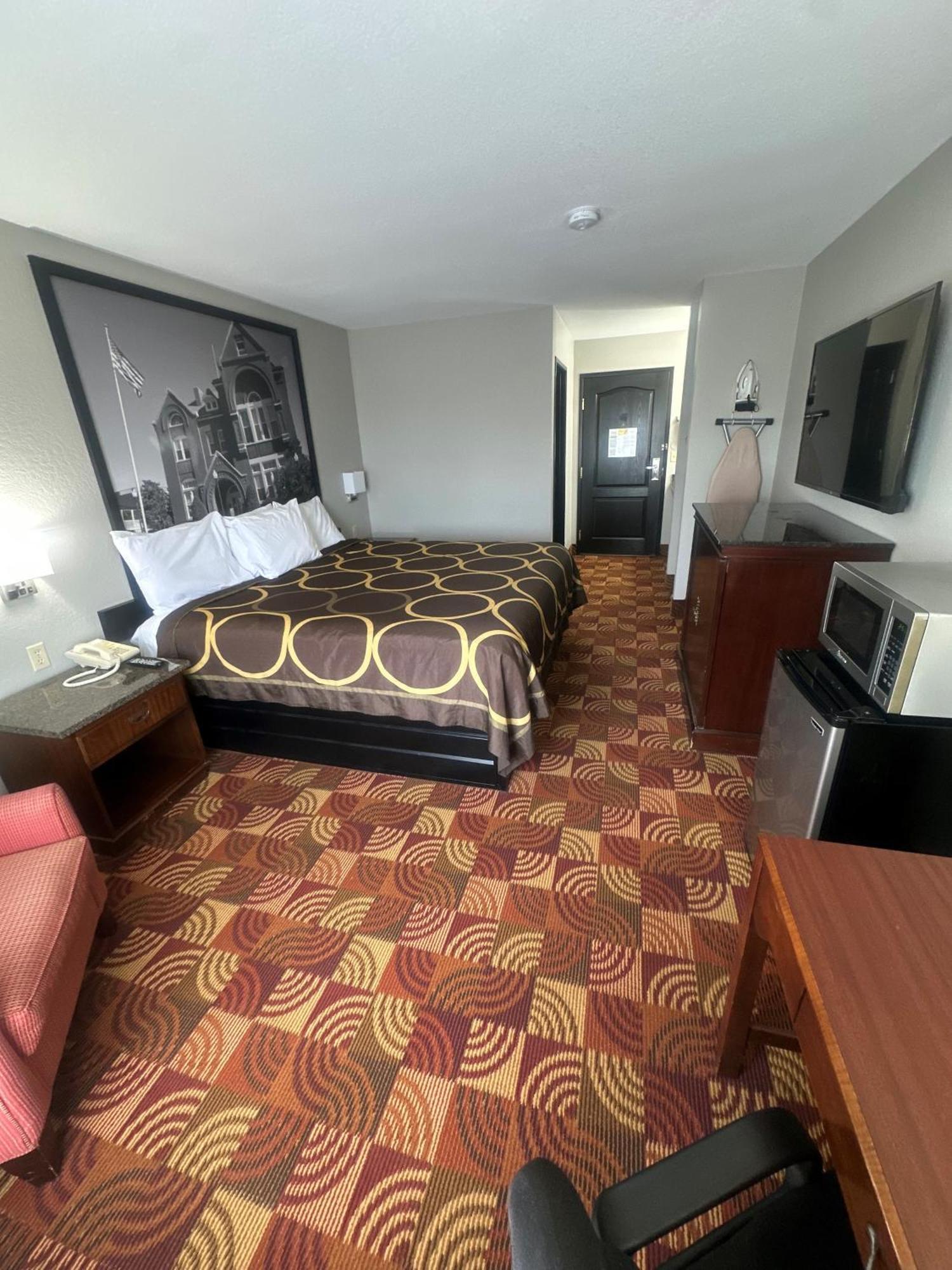 Eldon Super 8 By Wyndham Lake Of The Ozarks מראה חיצוני תמונה