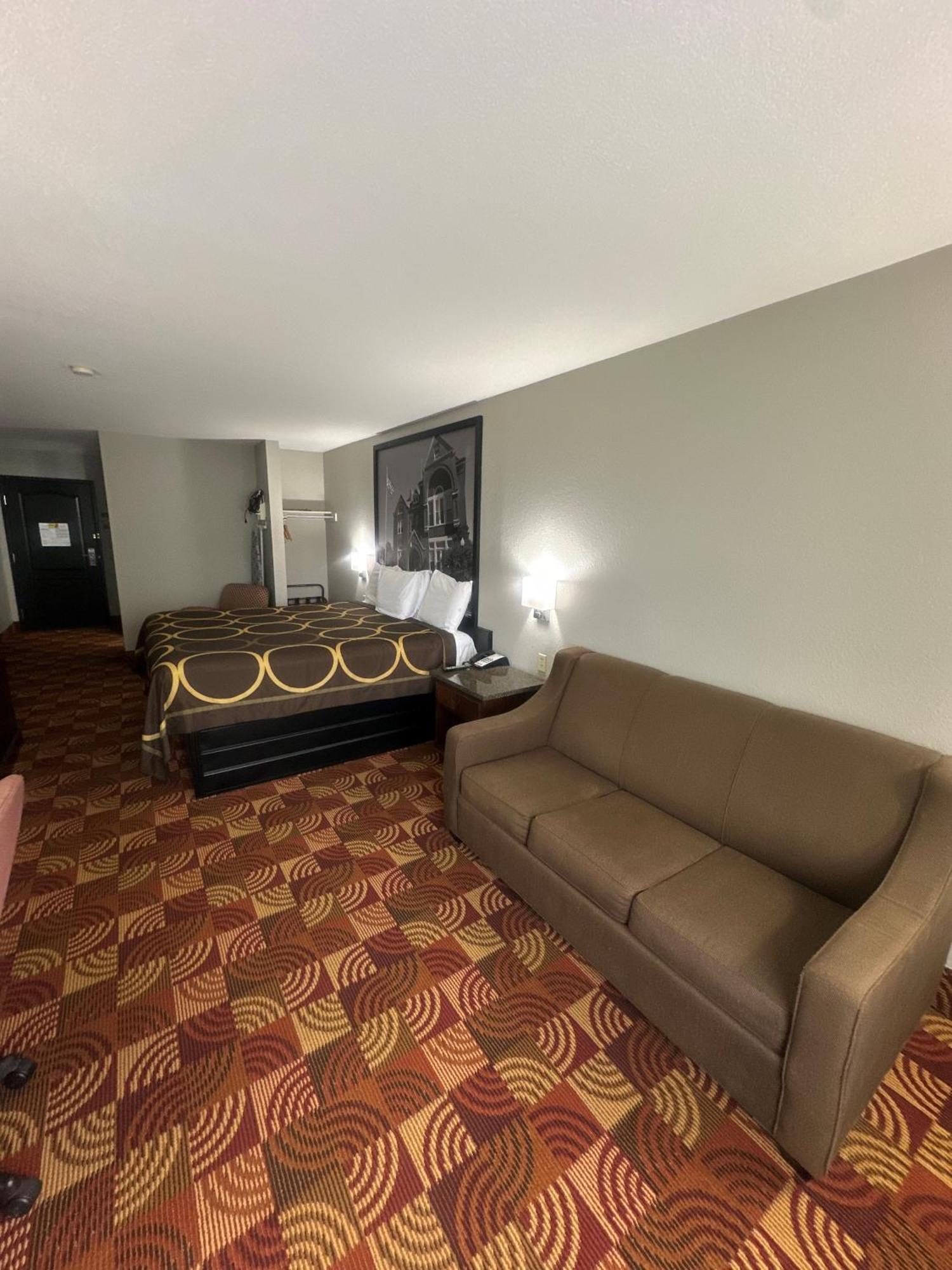 Eldon Super 8 By Wyndham Lake Of The Ozarks מראה חיצוני תמונה