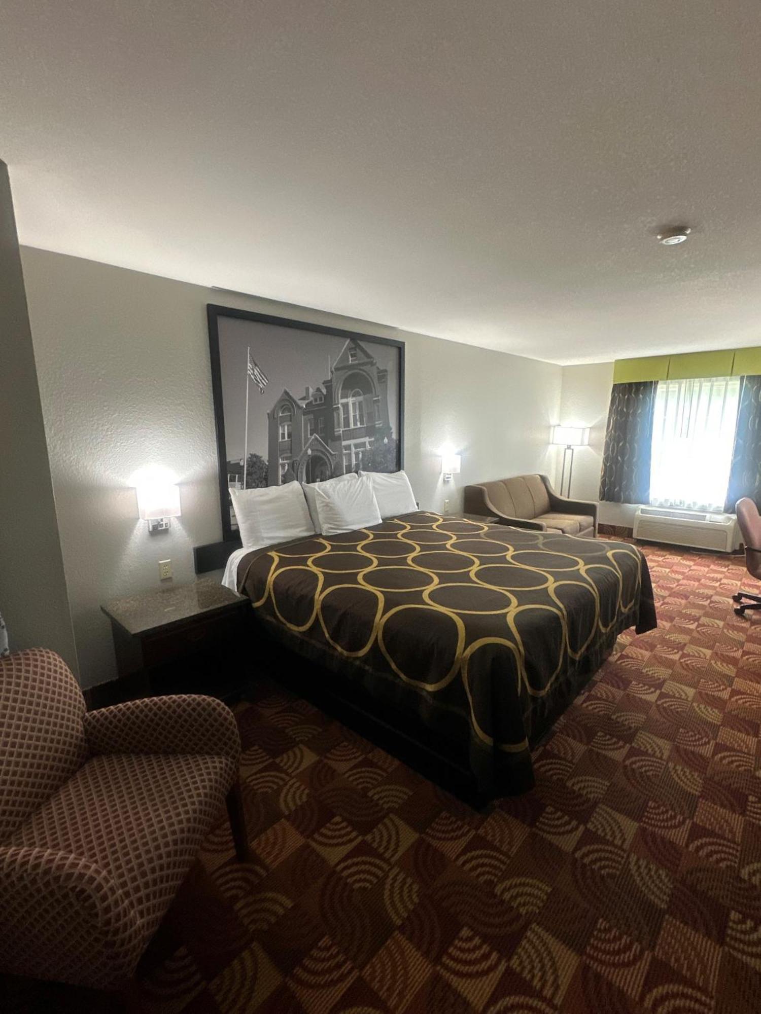 Eldon Super 8 By Wyndham Lake Of The Ozarks מראה חיצוני תמונה