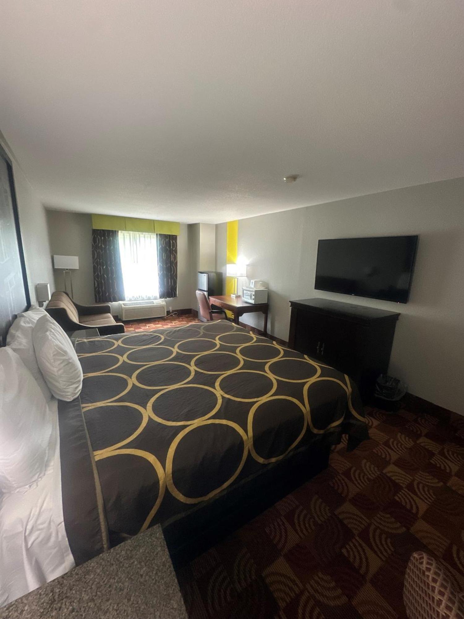 Eldon Super 8 By Wyndham Lake Of The Ozarks מראה חיצוני תמונה