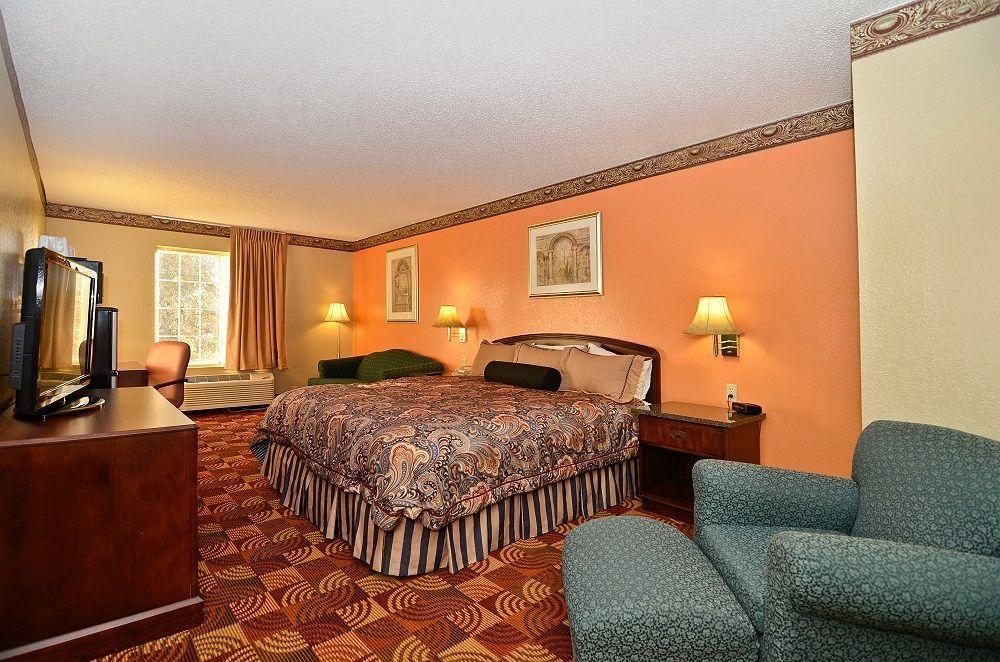 Eldon Super 8 By Wyndham Lake Of The Ozarks מראה חיצוני תמונה