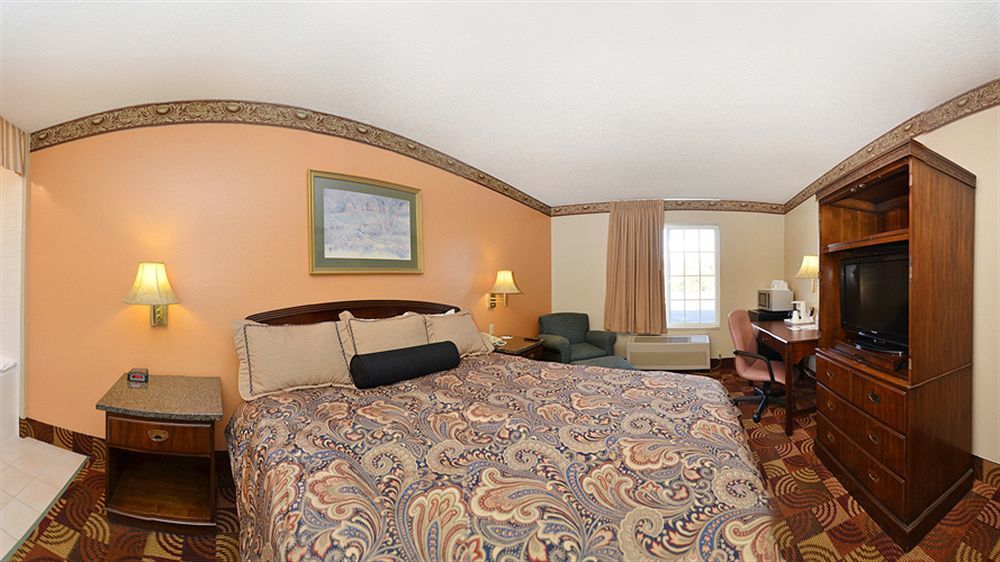 Eldon Super 8 By Wyndham Lake Of The Ozarks מראה חיצוני תמונה