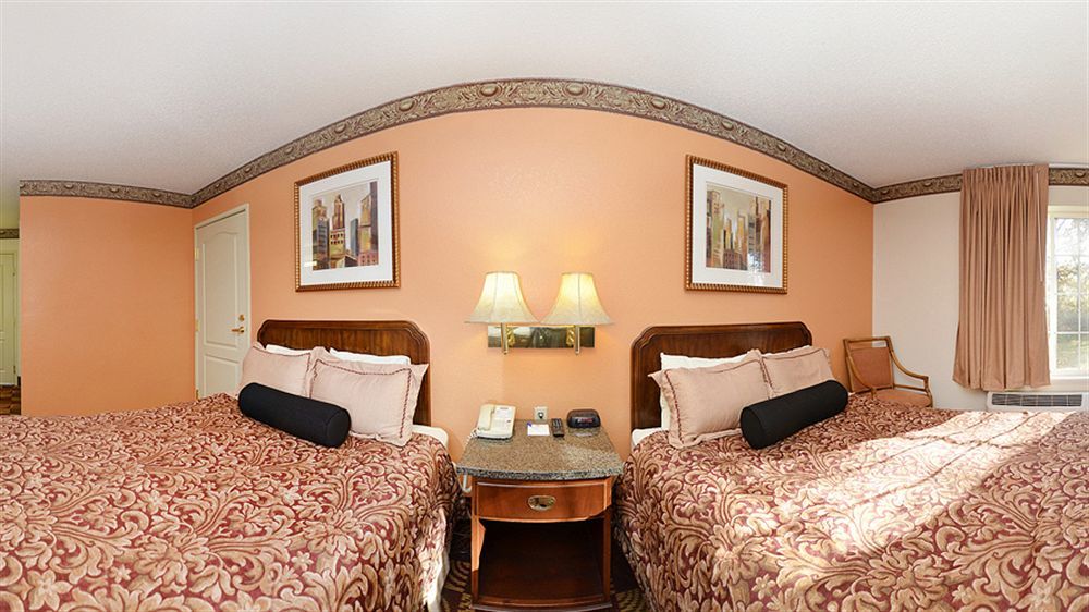 Eldon Super 8 By Wyndham Lake Of The Ozarks מראה חיצוני תמונה