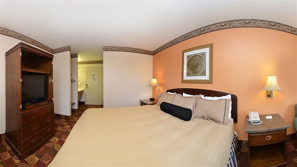 Eldon Super 8 By Wyndham Lake Of The Ozarks מראה חיצוני תמונה