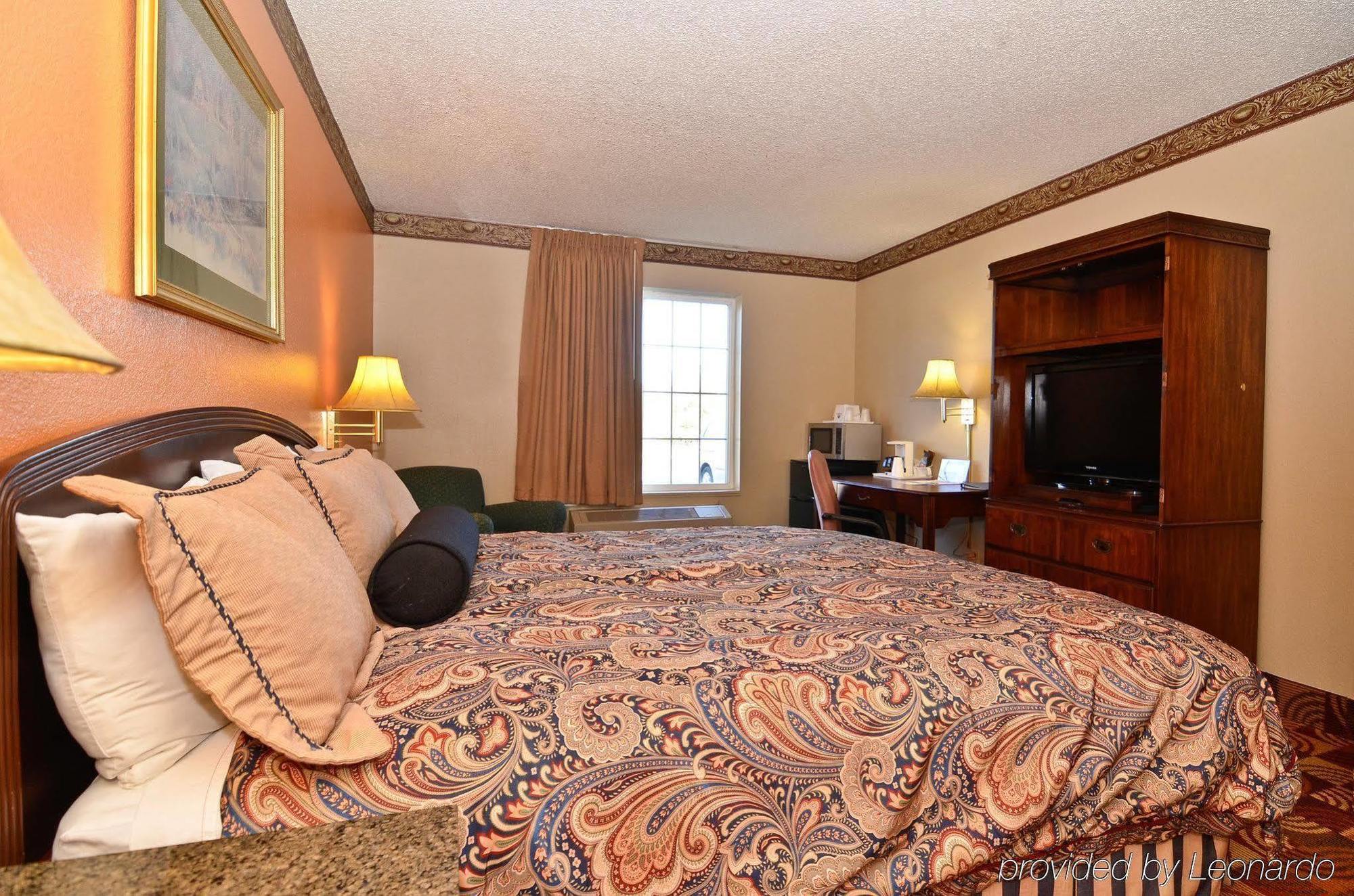 Eldon Super 8 By Wyndham Lake Of The Ozarks מראה חיצוני תמונה