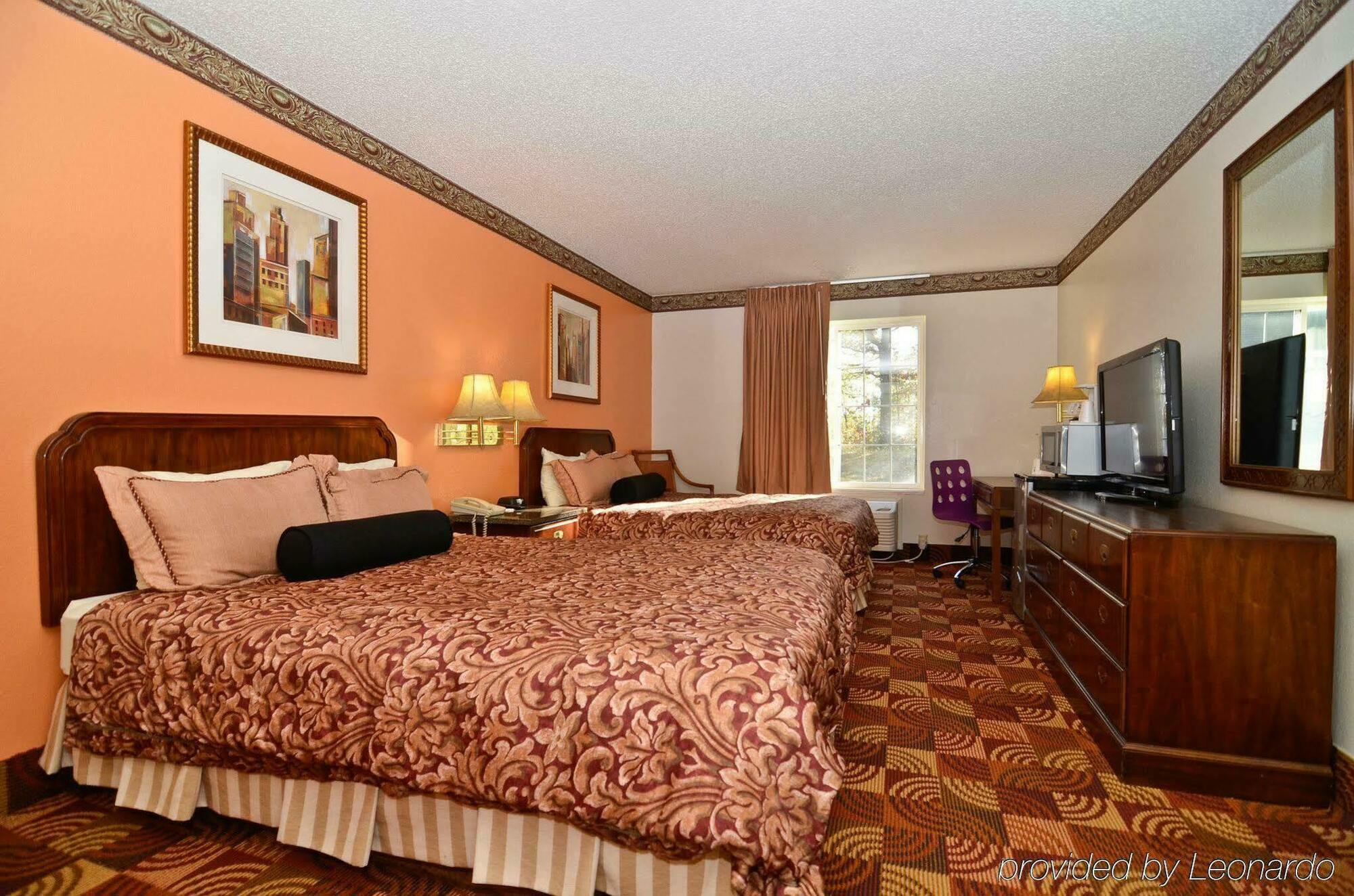 Eldon Super 8 By Wyndham Lake Of The Ozarks מראה חיצוני תמונה