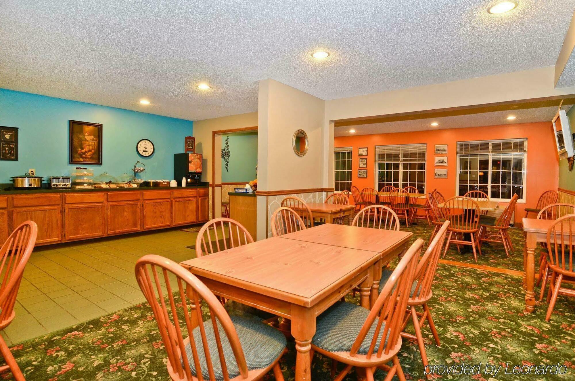 Eldon Super 8 By Wyndham Lake Of The Ozarks מראה חיצוני תמונה